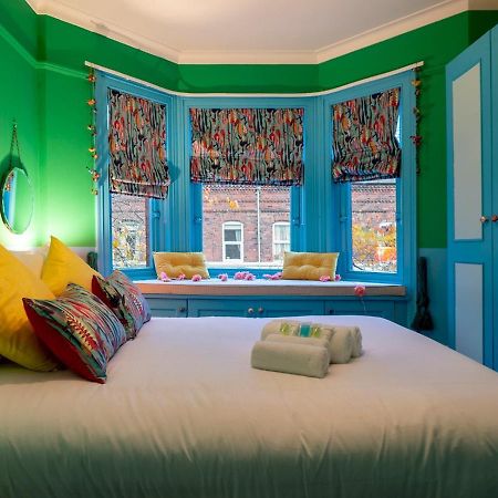 فيلا Pass The Keys Colourful, Quirky Artist-Owned 3 Bed Next To Cafes بلفاست المظهر الخارجي الصورة