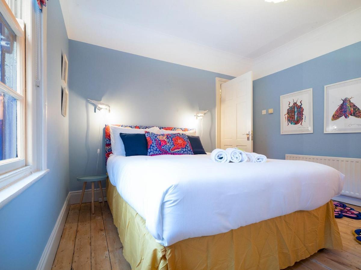 فيلا Pass The Keys Colourful, Quirky Artist-Owned 3 Bed Next To Cafes بلفاست المظهر الخارجي الصورة