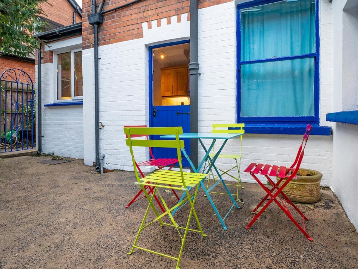 فيلا Pass The Keys Colourful, Quirky Artist-Owned 3 Bed Next To Cafes بلفاست المظهر الخارجي الصورة