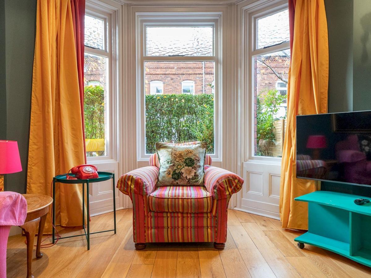 فيلا Pass The Keys Colourful, Quirky Artist-Owned 3 Bed Next To Cafes بلفاست المظهر الخارجي الصورة