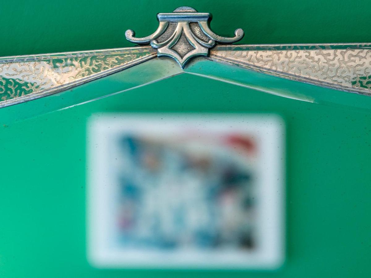 فيلا Pass The Keys Colourful, Quirky Artist-Owned 3 Bed Next To Cafes بلفاست المظهر الخارجي الصورة