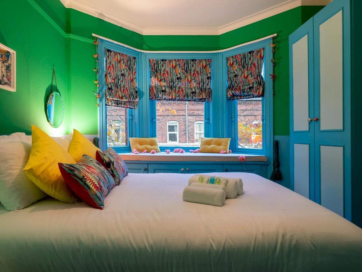 فيلا Pass The Keys Colourful, Quirky Artist-Owned 3 Bed Next To Cafes بلفاست المظهر الخارجي الصورة