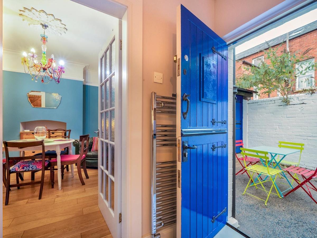 فيلا Pass The Keys Colourful, Quirky Artist-Owned 3 Bed Next To Cafes بلفاست المظهر الخارجي الصورة